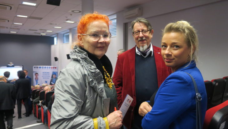 Od lewej szefowa SLD w Siemianowicach Śląskich Małgorzata Groniewska, redaktor Grzegorz Grzegorek, przewodnicząca SLD w Katowicach Ewa Klekot.