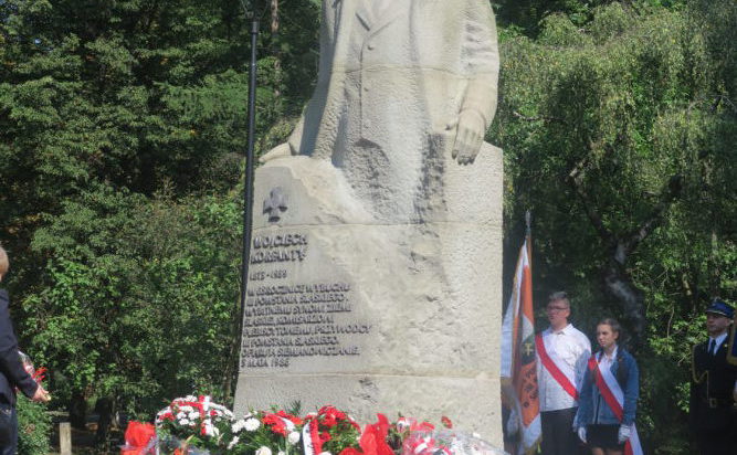 Pomnik dyktatora III powstania Wojciecha Korfantego (przed USC).