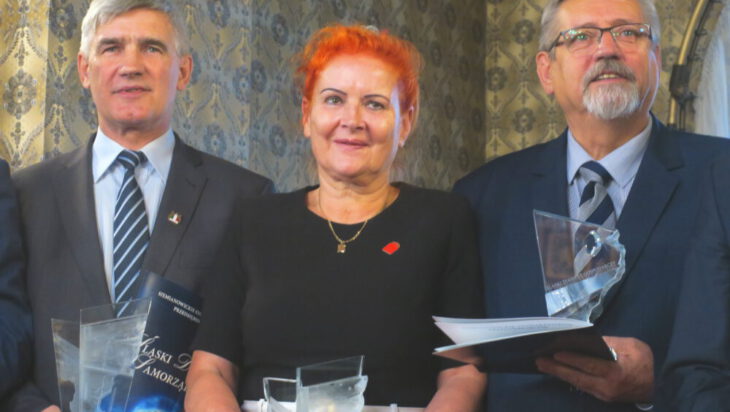 Od lewej: Zbigniew Szaleniec, burmistrz Czeladzi, Małgorzata Groniewska, przewodnicząca siemianowickiego SLD, Marian Odczyk, wiceprezes SSM.
