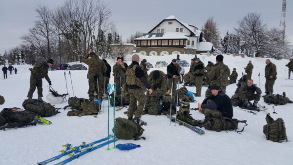 Śląscy „terytorialsi” pojawili się na beskidzkich szlakach. Żołnierze 13 Śląskiej Brygady Obrony Terytorialnej