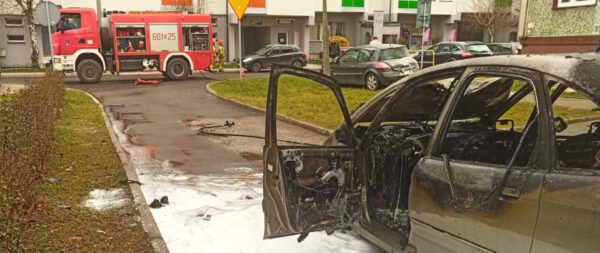 pożar samochodu w siemianowicach wrak i straż pożarna