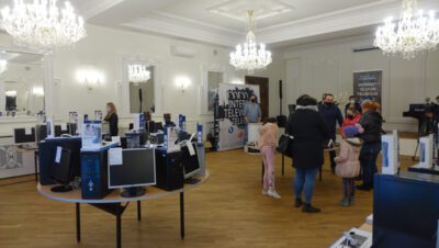 
Siemianowicka firma MMJ odnowiła komputery i przekazała uczniom siemianowickim szkół.