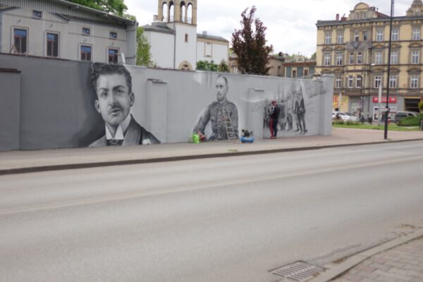 coraz więcej bohaterów na muralu w siemianowicach