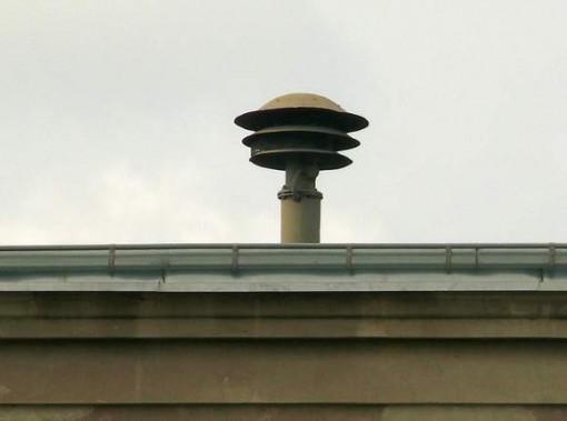 syrena alarmowe na dachu siemianowickiego budynku