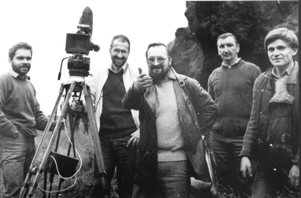 Antoni Halor (pośrodku) na planie jednego ze swych filmów.
