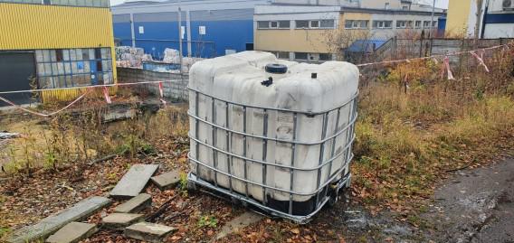 nielegalne odpady porzucony zbiornik z siemianowic