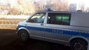 radiowóz policyjny przy torach w siemianowicach