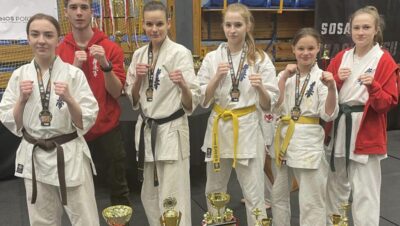 
Złote dziewczyny z Siemianowickiego Klubu Kyokushin Karate