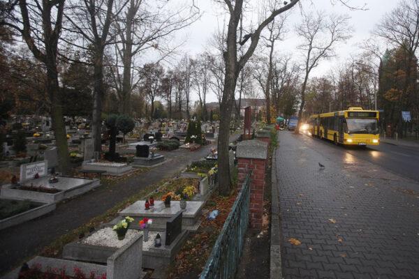 cmentarz i autobus ZTM w siemianowicach śląskich