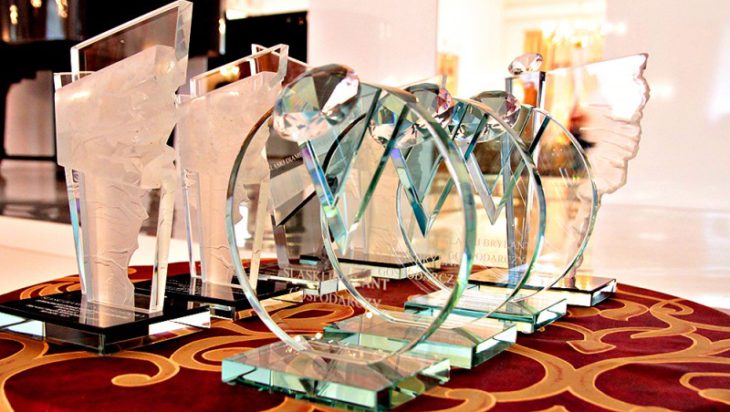 Nagrody SSP są wykonywane we wrocławskiej pracowni szkła artystycznego.