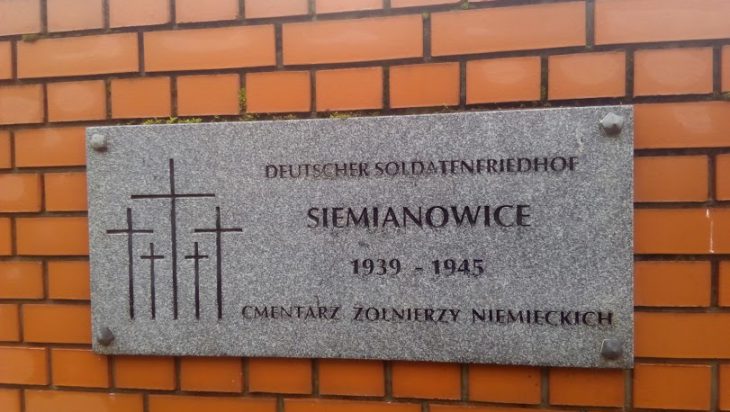Cmentarz Żołnierzy Niemieckich został założony za kadencji prezydenta Z.P. Szandara. Jedna z katowickich firm ma umowę z rządem w Berlinie i poszukuje nadal szczątków poległych w II wojnie żołnierzy, aby ich tutaj pochować.