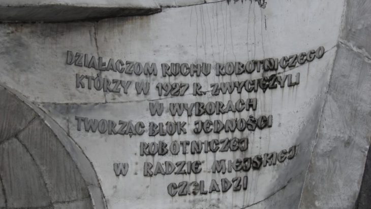 Pomnik z napisem